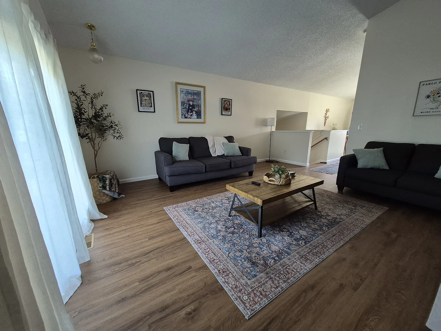 2 bed, 1.5 bath, 1350 sqft, $2,700 — Photo 3