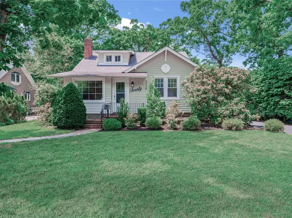 20 Barberry Court, Farmingdale, NY 11735