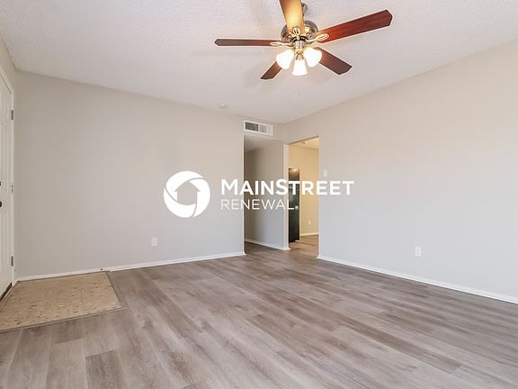 4th image of 2611 E Louise Dr