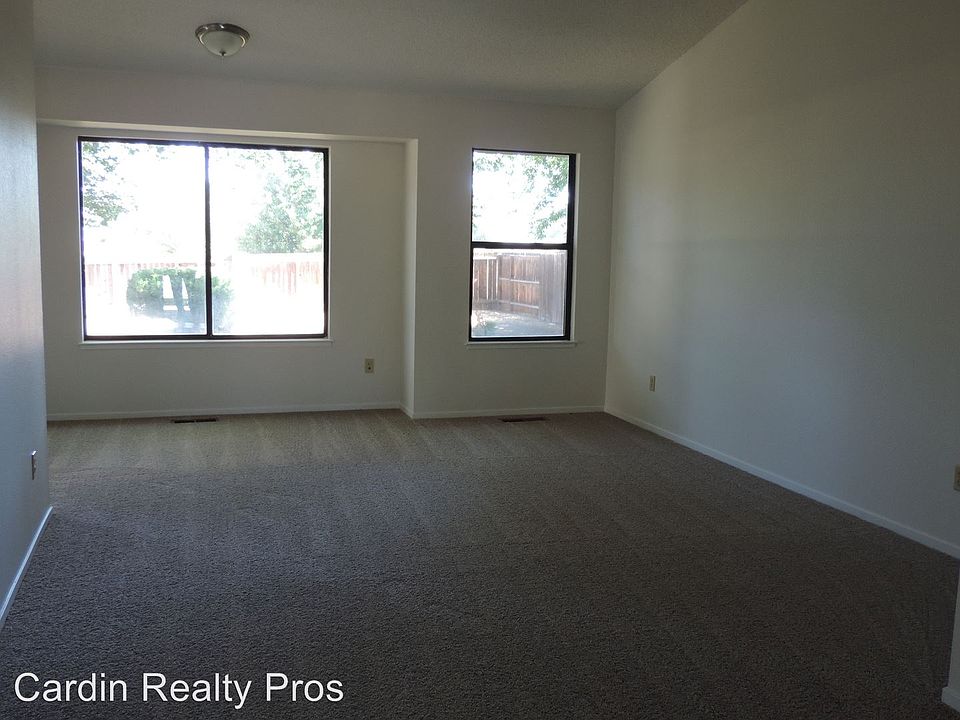2nd image of 1638 Johns Cir