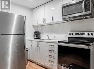 661 Huron St #201, Toronto, ON M5R 2R8