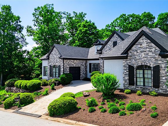 3rd image of 245 Abenaki Way