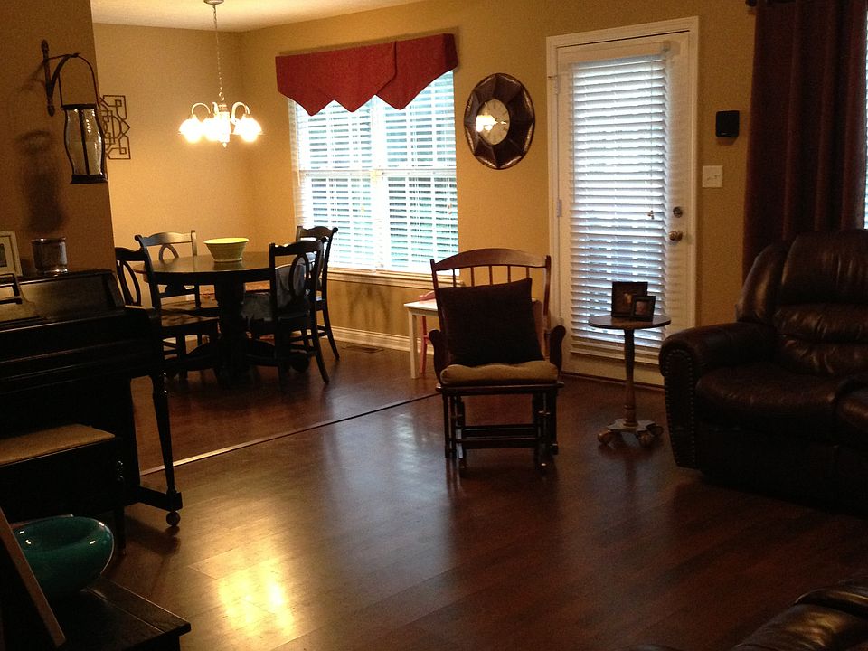 1st image of 633 Sterling Ct