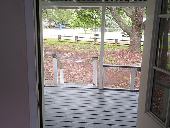 3rd image of 21441 Magnolia Dr