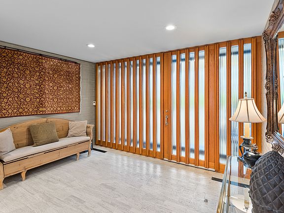 3rd image of 66 Watergate Rd