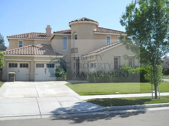1038 Dry Creek Pl