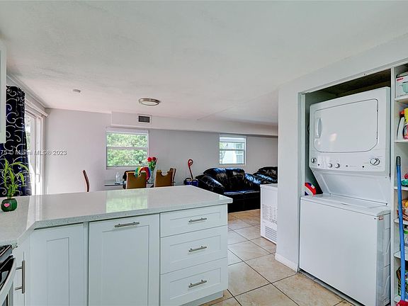 3rd image of 16132 N Miami Ave