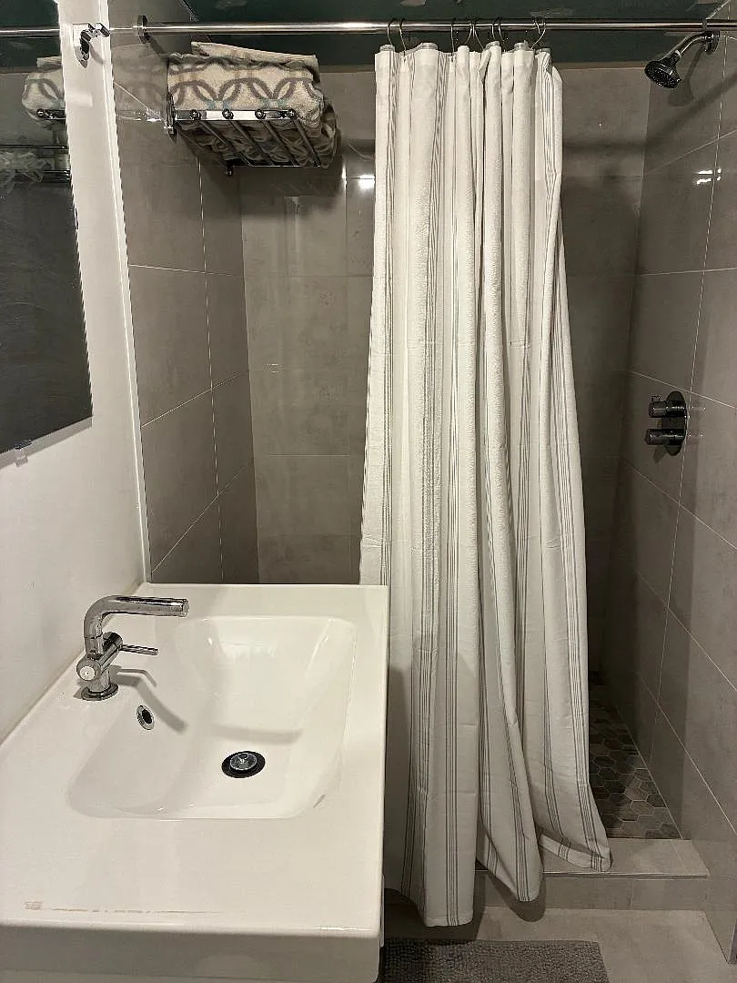 1 bed, 820 sqft, $1,150 — Photo 3