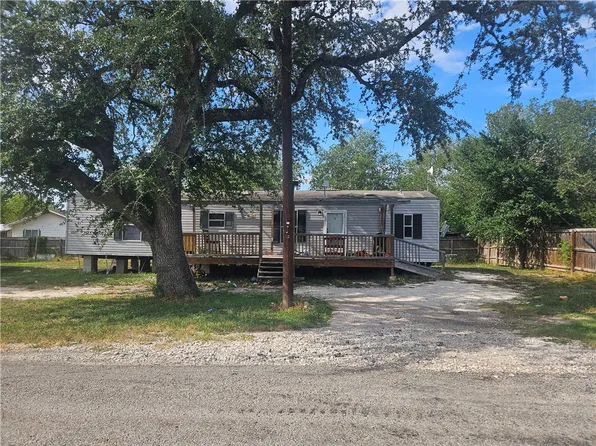 421 Walton, Pettus, TX 78146