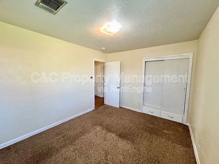 1720 Cherry Ave — Photo 7