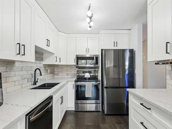 6100 E 4th Ave NE #128, Calgary, AB T2A 5Z8