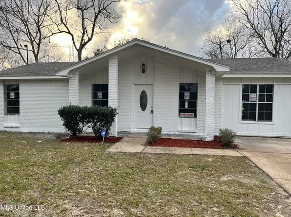 3803 Arlington St, Pascagoula, MS 39581