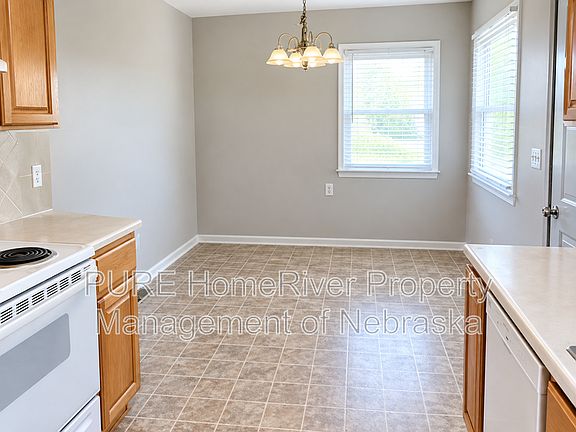 4th image of 3107 S 44th Ave