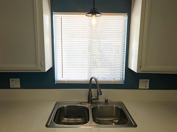 4th image of 5848 Comstock Ave