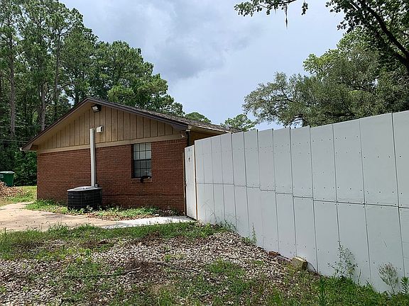 2nd image of 3352 Wood Hill Dr