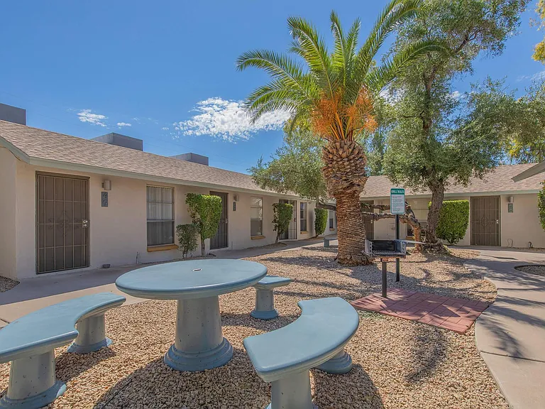 Escondido Apartments — Photo 8