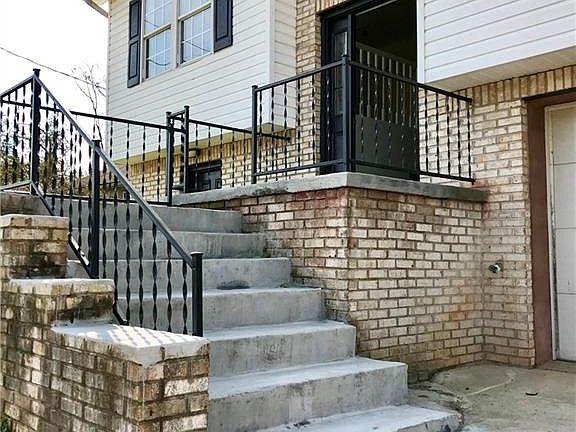 3rd image of 811 N Hills Dr