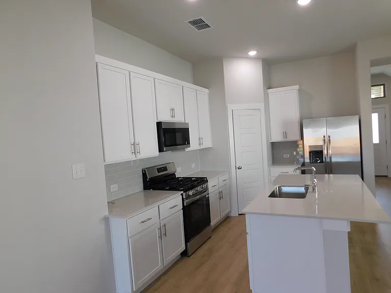 519 Green Grass Dr — Photo 7