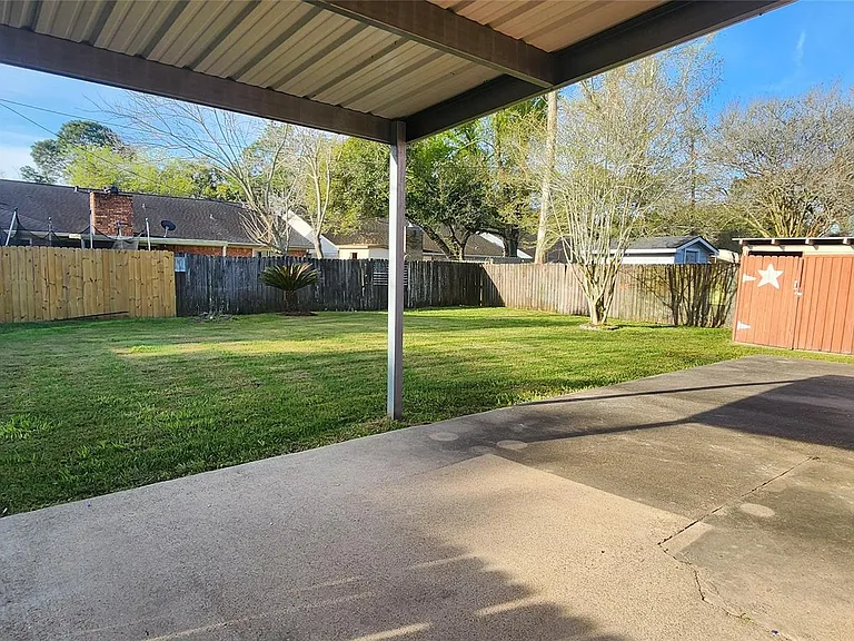 704 Manor Dr — Photo 21