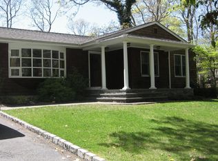 4 Glenview Dr, Southampton, NY 11968