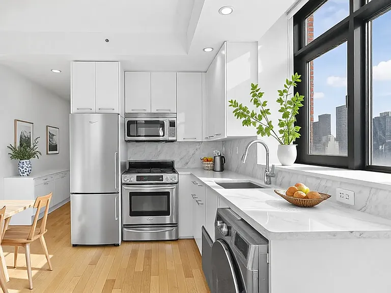 49 E 34th St #16B — Photo 3