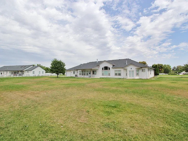 4109 E Man O War Dr — Photo 19