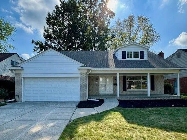 1425 Blairmoor Ct, Grosse Pointe Woods, MI 48236