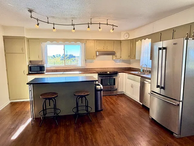3 bed, 1400 sqft, $1,500 — Photo 4