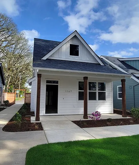 1167 NW Michelbook Ln — Photo 1