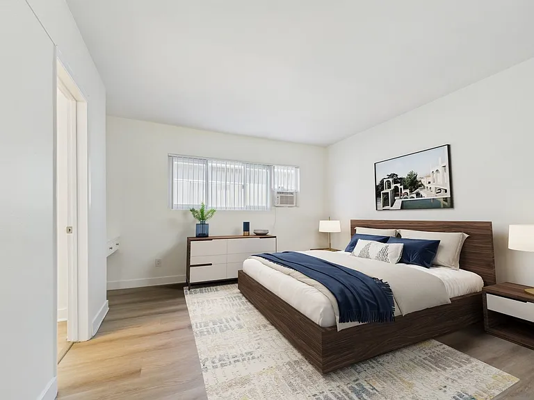 Buffalo Sherman Oaks Apartments — Photo 20