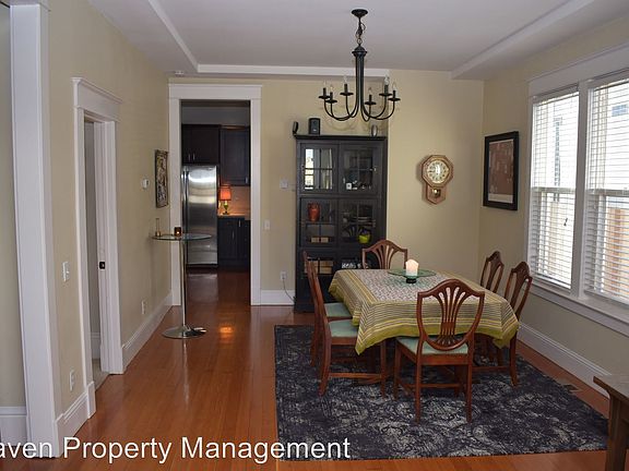 5th image of 610 S Ainsworth Ave