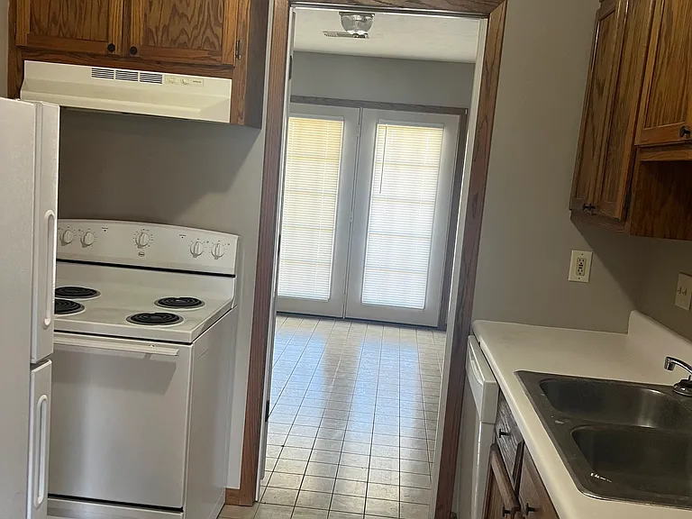 400 E Pershing Ave #B — Photo 2