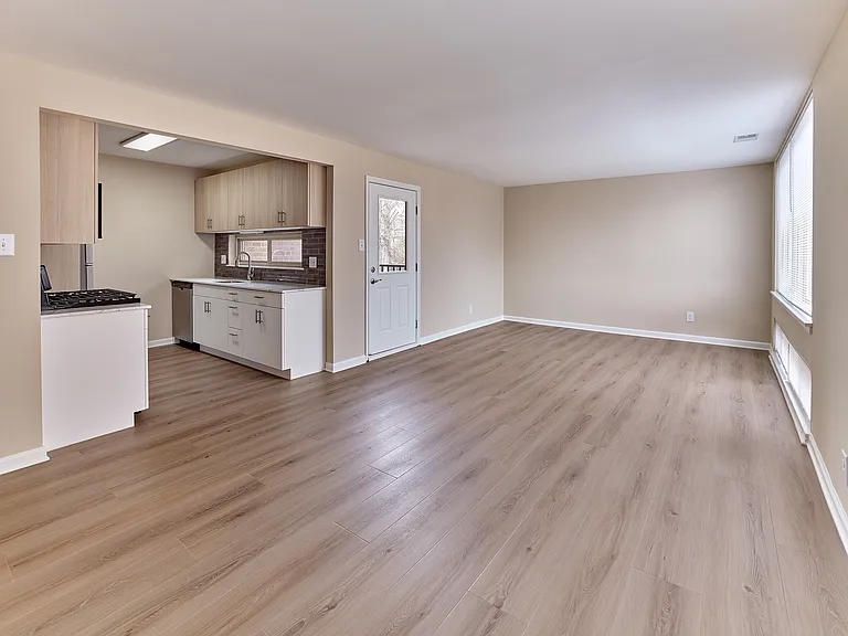 Spacious 2 Bed,1.5 Bath with 989 sq. ft., open-concept layout, and updated kitchen at North Crossing.