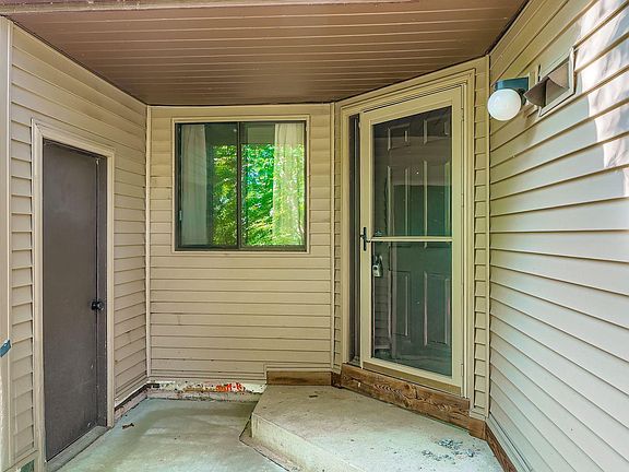 2nd image of 114 South Dr #D