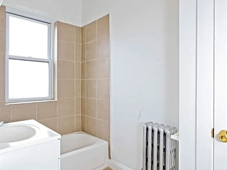 10201 S Saint Lawrence Ave #601-05 — Photo 1