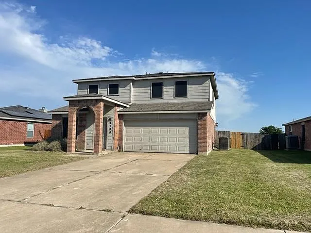 3 bed, 2258 sqft, $1,700 — Photo 2