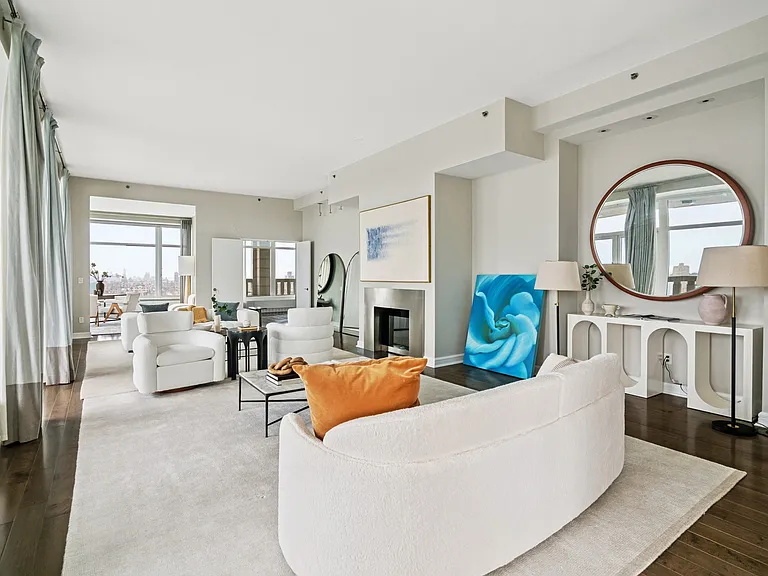 240 Riverside Blvd #1 — Photo 3