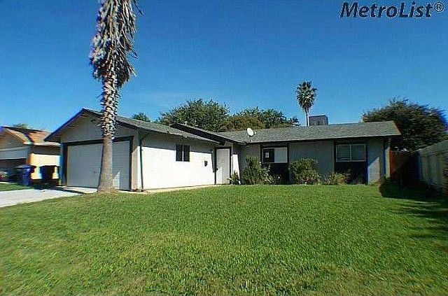 2nd image of 17 Kennelford Cir