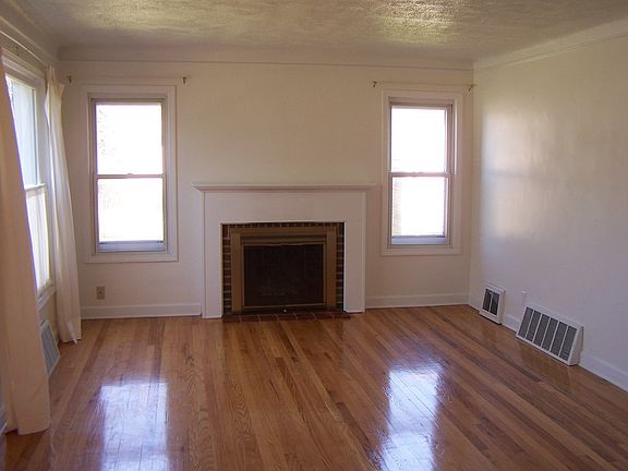 Living Room w/Fireplace & Hdwd Floors