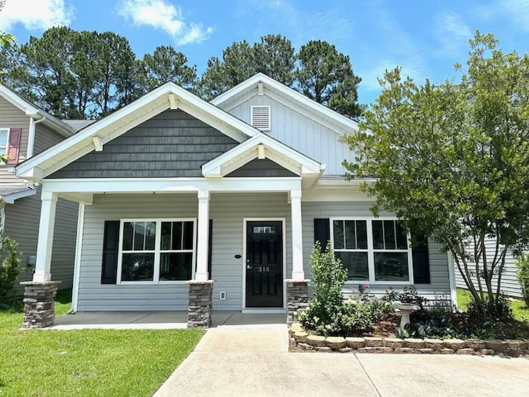 318 Carson Ct — Photo 1