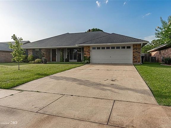 5th image of 521 Glenwood Dr