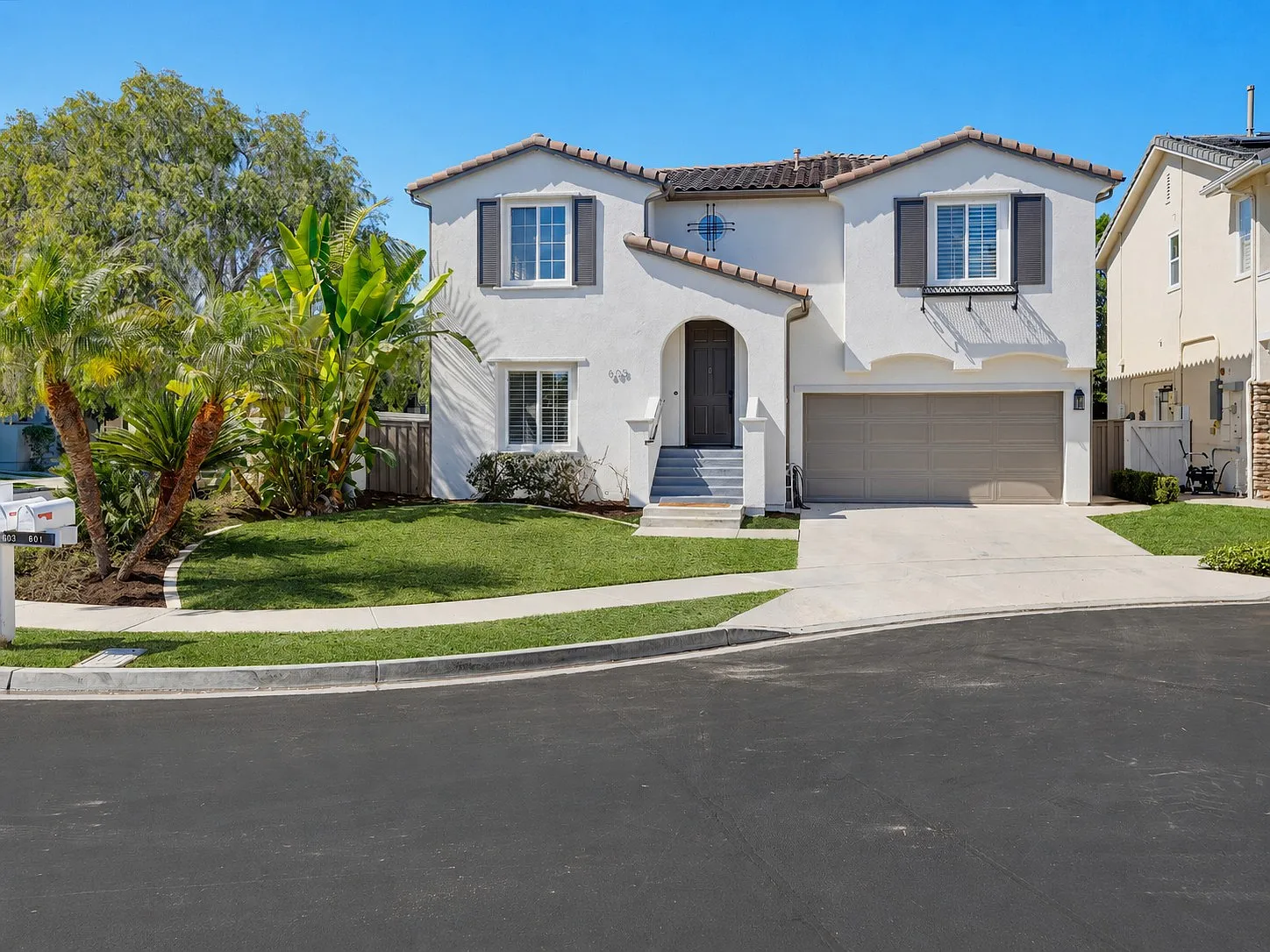 3 bed, 2.5 bath, 2046 sqft, $5,900 — Photo 4
