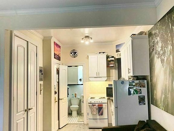 4th image of 403 E 73rd St #3B