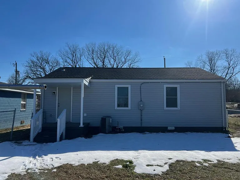 419 Porterville St — Photo 2