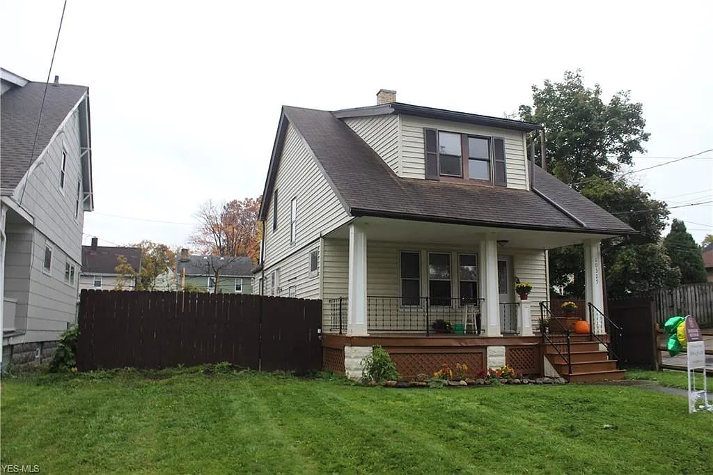 10325 Adelaide Ave photo 1
