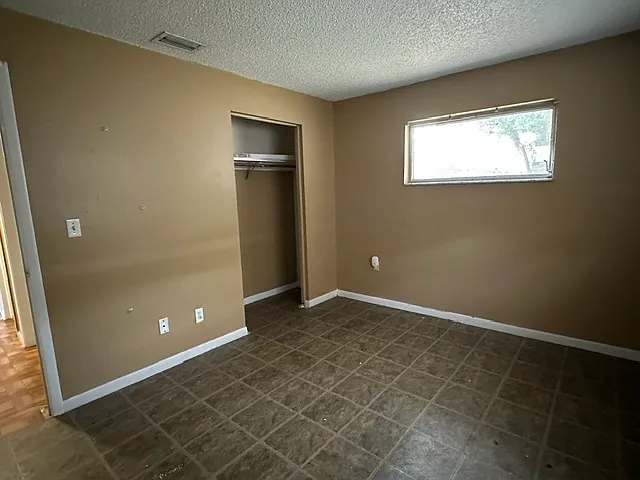 1470 Parkwood St — Photo 14