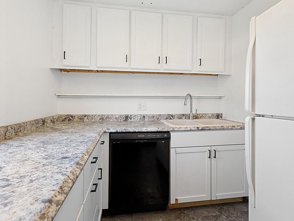 4th image of 2400 W Q St #1