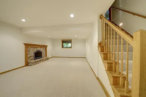 Urbandale Ln N — Photo 18
