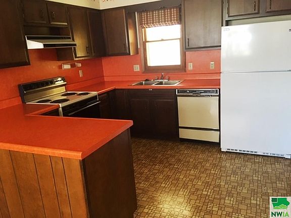 2nd image of 704 Hickory Ln