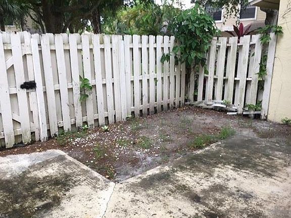 3rd image of 1410 SW 50th St APT 3